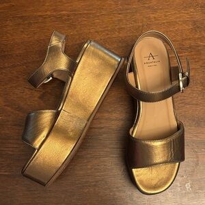New Aquatalia Women's Metallic Gold Platform Sandals